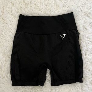 CUTE BLACK GYMSHARK WORKOUT SHORTS !! SIZE MEDIUM !!